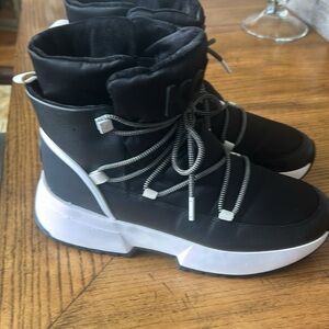 Michael Kors lace up winter bootss